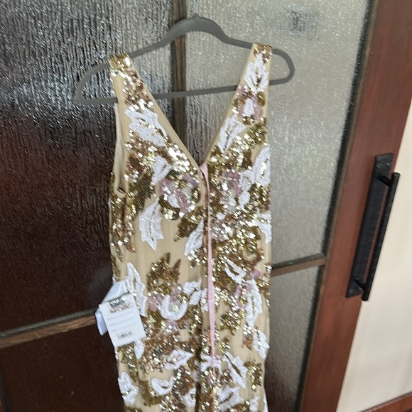 NWT $598 Mac Duggal size 12 v-Neck Sleeveless Floral Embellished  Sequin Gown - Picture 12 of 15